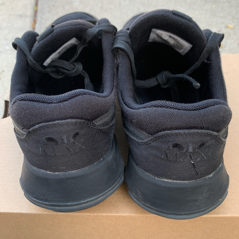 Nike Kids Black Sneakers - Youth Size 5.5 - Picture 7 of 10